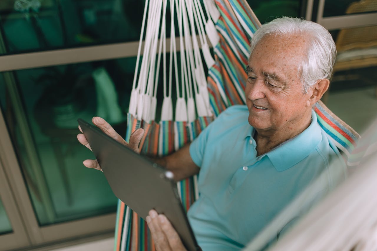 Minimum AHV/IV pension to be increased by 35 francs from 2025